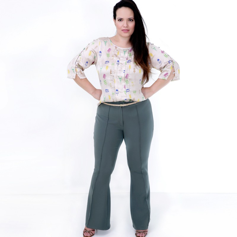 calça flare de malha plus size