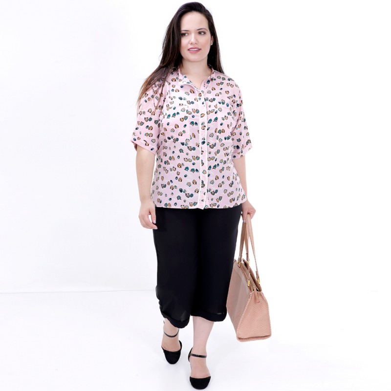 Camisa Nude Vira Pompom E Bolso Plus Size